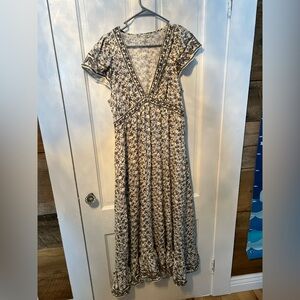 Max Studio Black and White Flutter Sleeve Maxi Dress